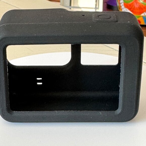 GoPro HERO7 Black 4K Waterproof Action Camera + Battery & Accessories Bundle - Picture 9 of 16